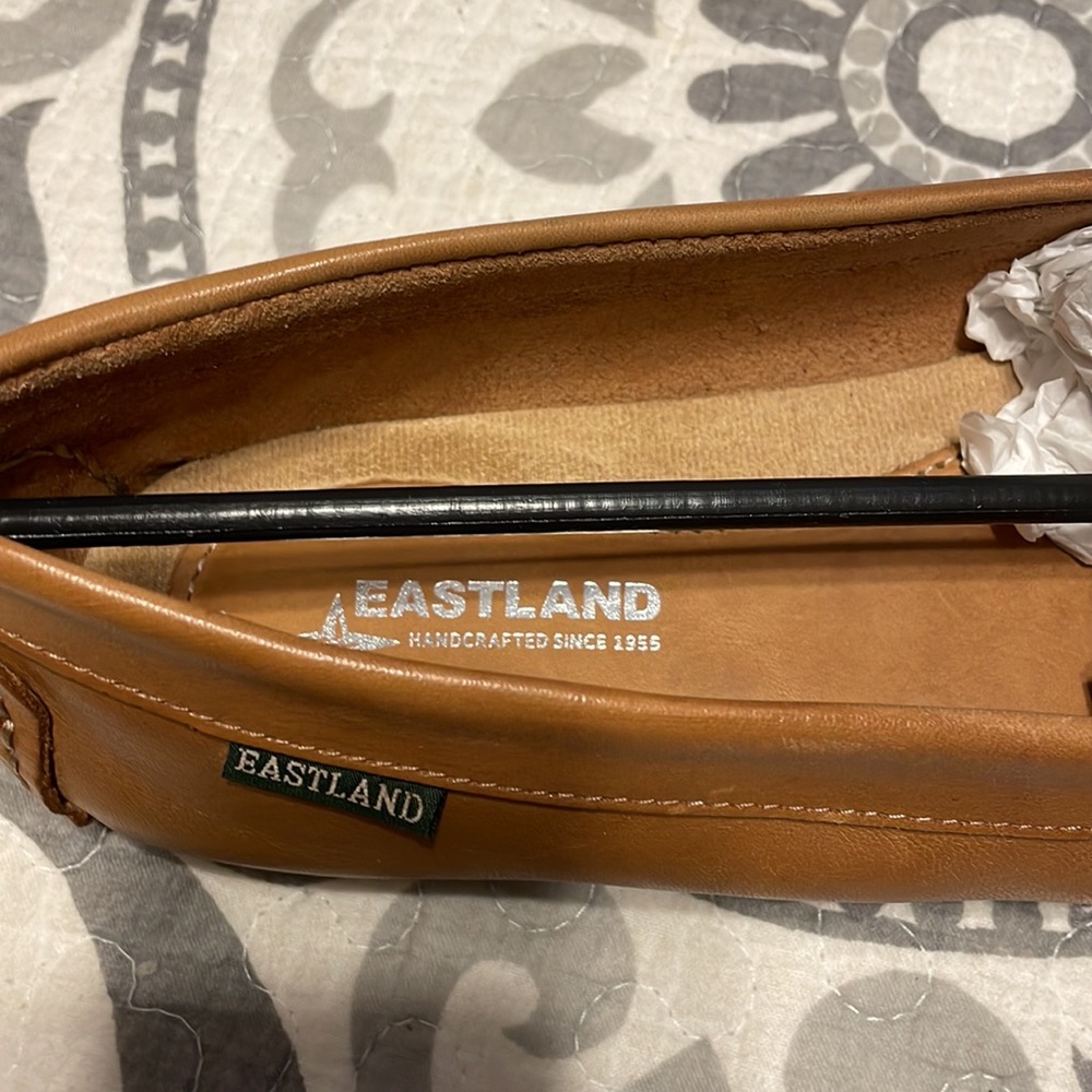 NIB Eastland Patricia Loafers in Camel SZ 9.5 - Picture 5 of 6